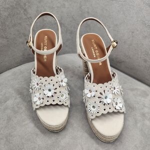 Kurt Geiger Platform Sandals 10 Taupe Suede Flower 3D Chunky Heels New $260